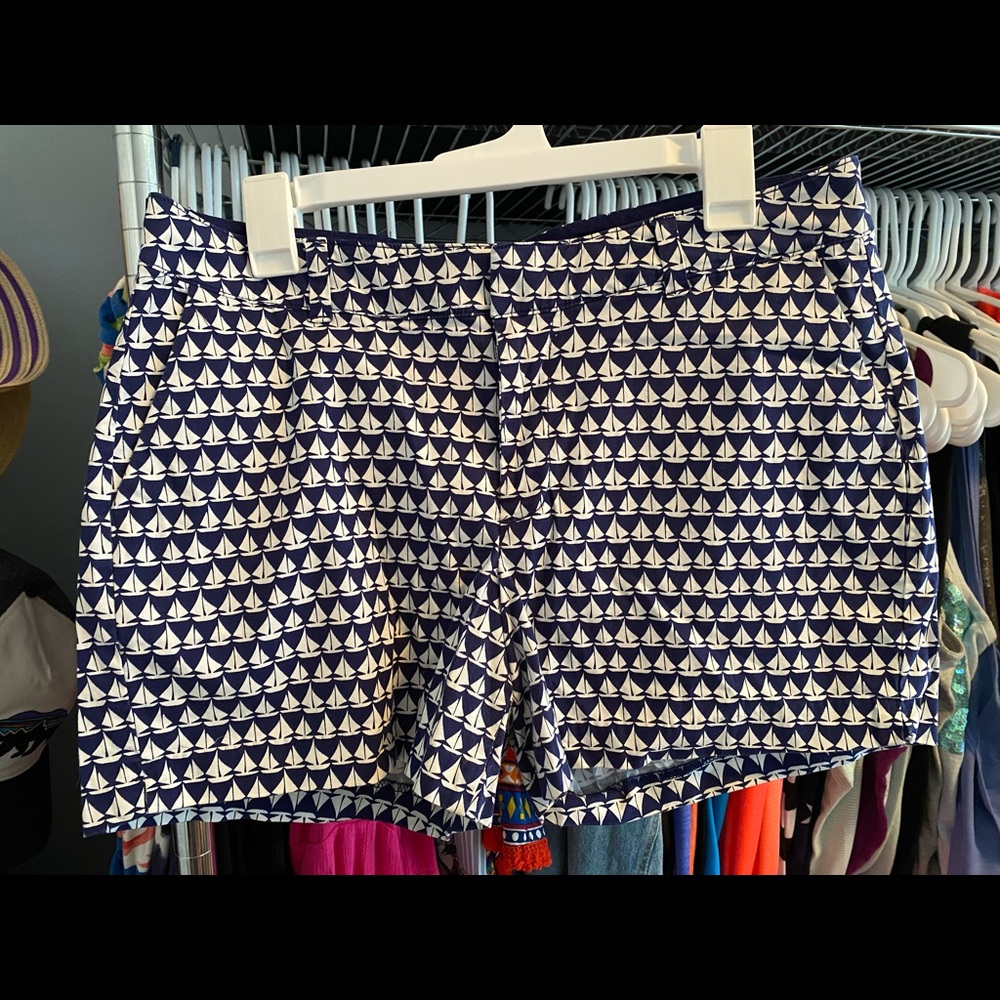 Women’s Old Navy sailboat print shorts- size 10